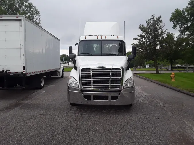 2016 FREIGHTLINER/MERCEDES CASCADIA 125