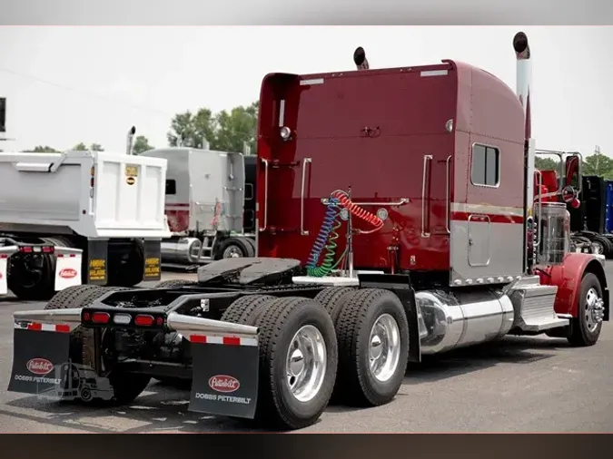 2023 PETERBILT 389