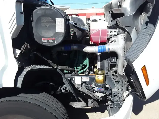 2020 VOLVO VNR64T-640