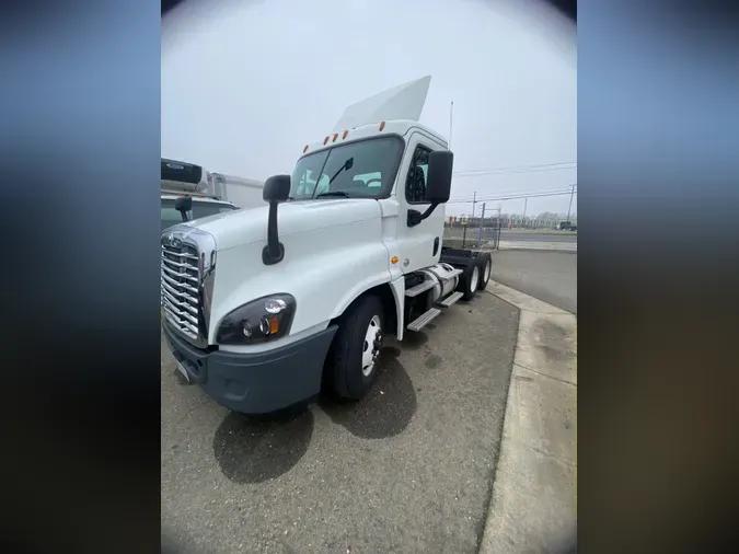 2017 FREIGHTLINER/MERCEDES CASCADIA 125f695cc9c7f0876864d80bd018488c468