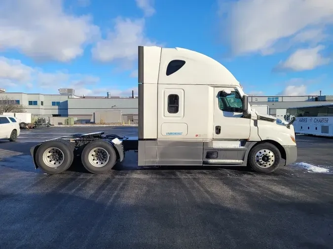 2021 FREIGHTLINER Cascadia 126