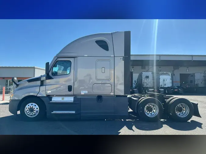 2024 Freightliner Cascadia 126f6a15416bc0b5fa9f1df30382be9a433