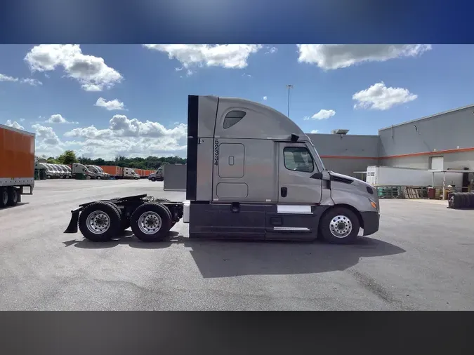 2022 Freightliner Cascadia 126