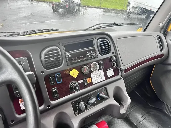 2019 Freightliner Business Class M2 106