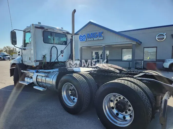 2018 MACK CXU613