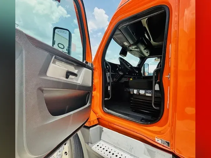 2022 FREIGHTLINER CASCADIA 126