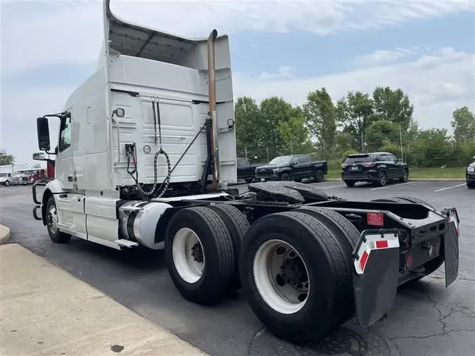 2020 VOLVO VNR640