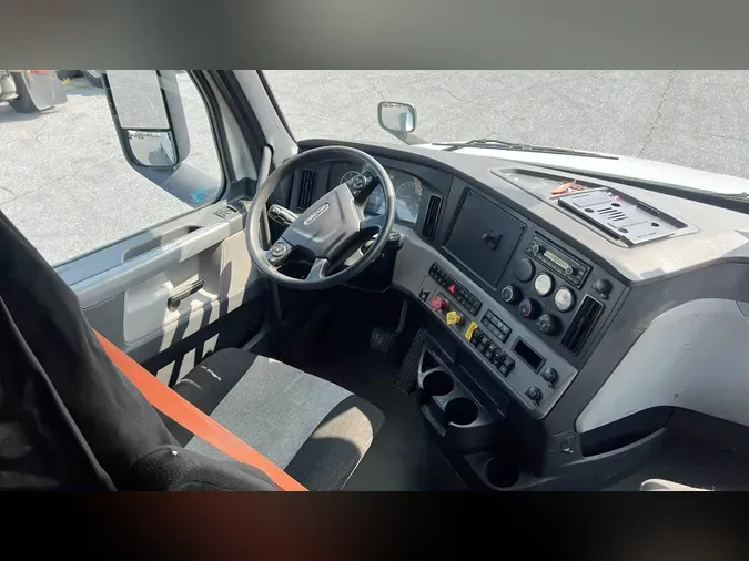 2021 Freightliner Cascadia 126f6ad6b2c9e21f4eb2e8bb41b79384e86