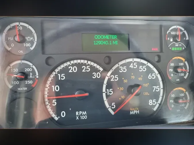 2016 FREIGHTLINER M2 106
