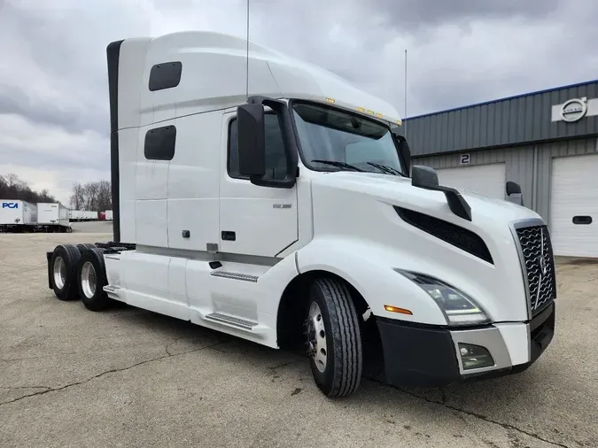 2021 VOLVO VNL64T760