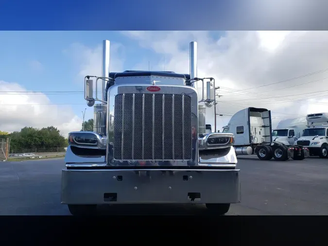 2022 Peterbilt 389