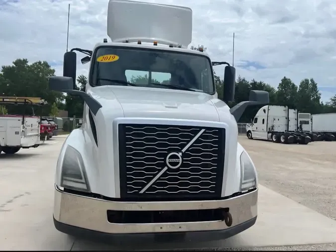 2019 VOLVO VNL64T-300