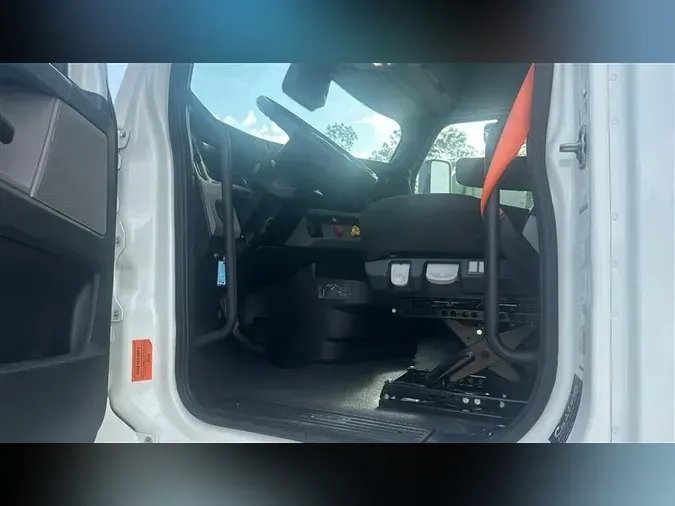 2021 FREIGHTLINER CA126