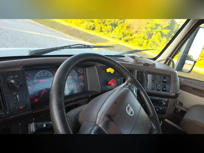 2018 Volvo VNL300