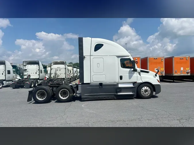 2022 Freightliner Cascadia 126