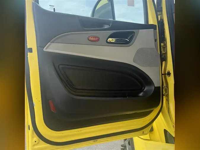 2023 PETERBILT 579