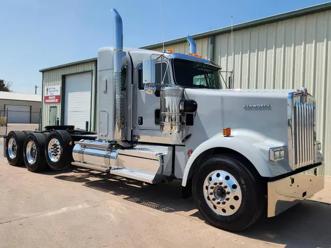2026 Kenworth W900L
