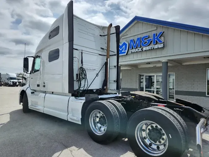 2020 VOLVO VNL64T760