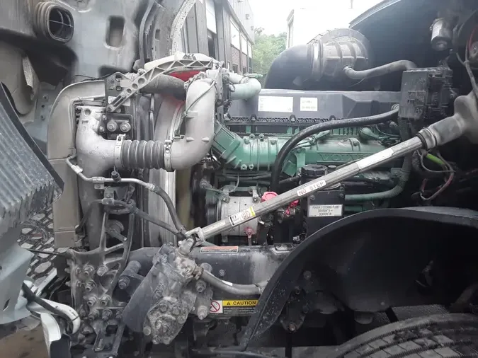 2019 VOLVO VNL64T-760
