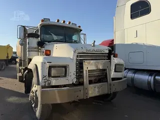 1998 MACK RD688S