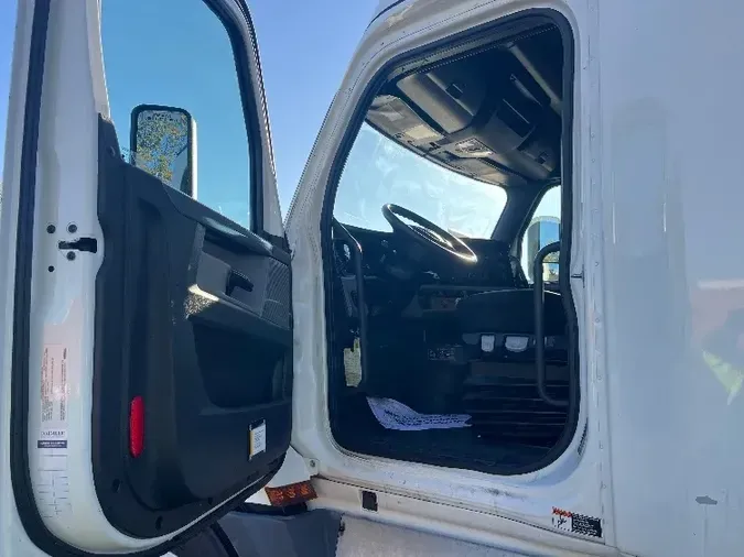 2019 Freightliner T12664ST