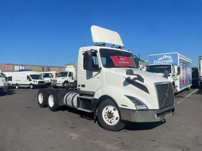 2019 VOLVO VNL64T-300