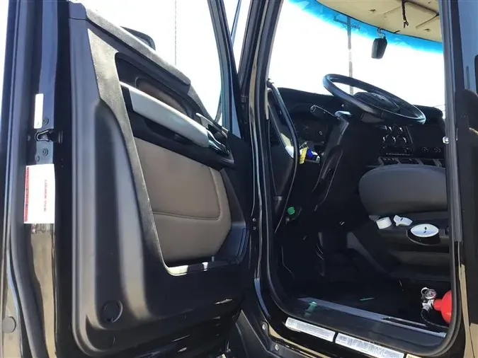 2023 KENWORTH T680