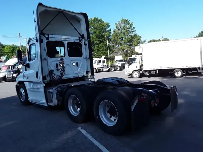 2019 FREIGHTLINER/MERCEDES CASCADIA 125f6e8ec6e370b69cf3f7e2e8886f52677