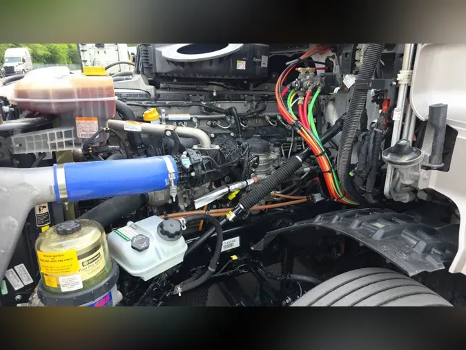 2025 Freightliner Cascadia 126