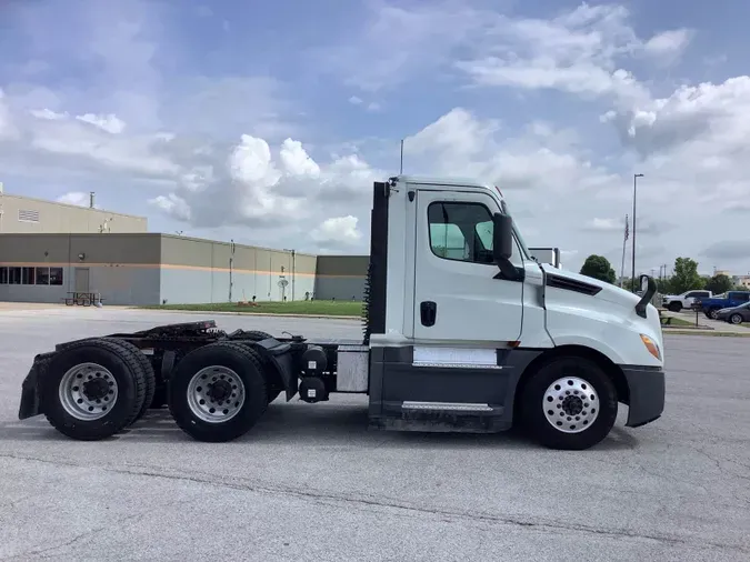 2019 Freightliner Cascadia 126f6f0f41ba7bb6d074f0b4cf497ae3fa7