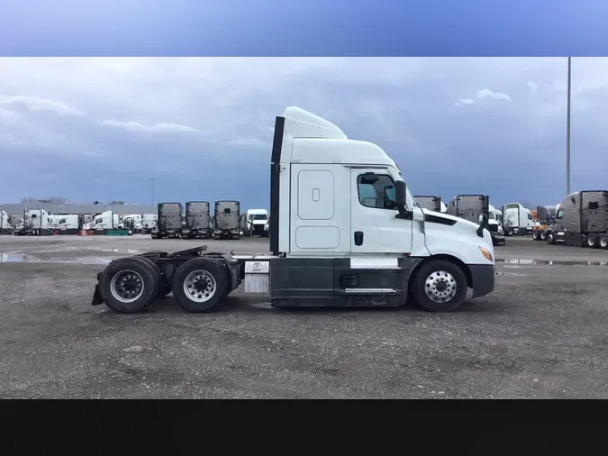 2021 Freightliner Cascadia 126