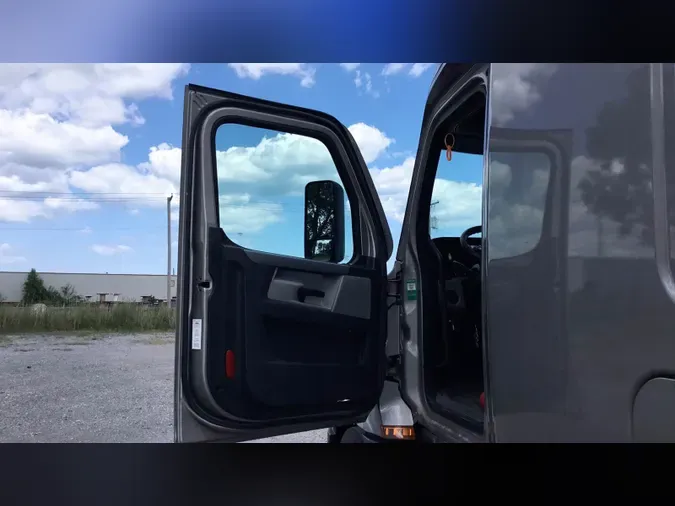 2021 Freightliner Cascadia 126