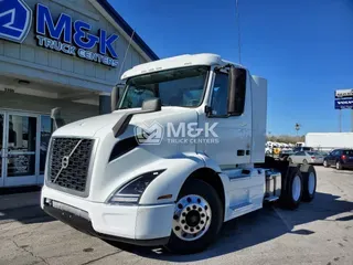 2018 VOLVO VNR64T300