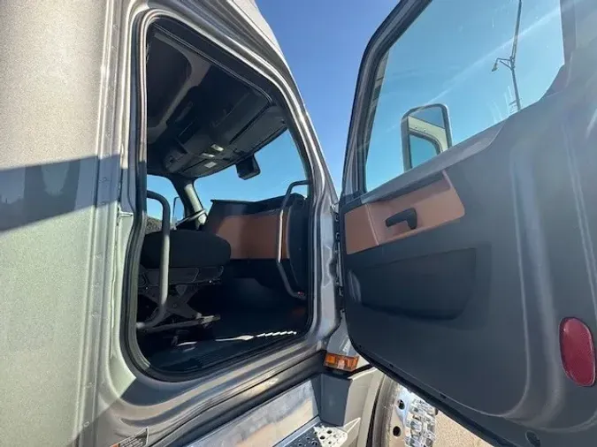 2021 FREIGHTLINER CASCADIA