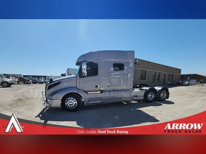 2022 VOLVO VNL740