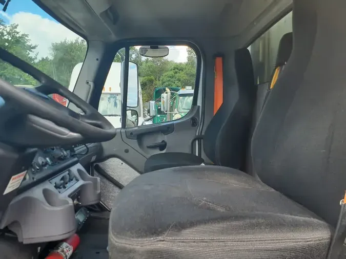 2017 FREIGHTLINER M2 106