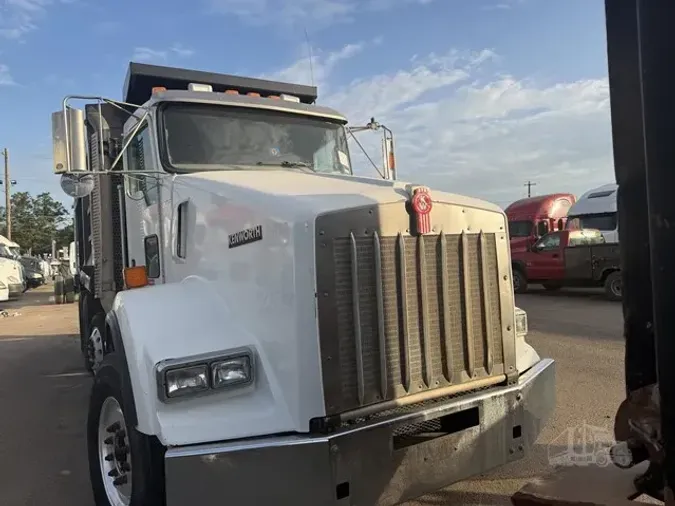 2011 KENWORTH T800
