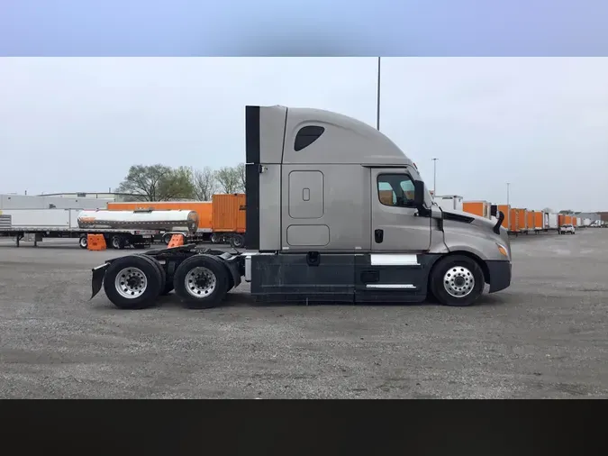 2021 Freightliner Cascadia 126