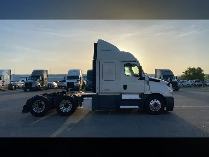 2020 Freightliner Cascadia 126