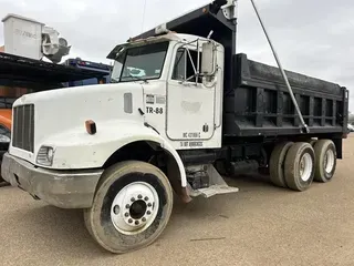 1999 PETERBILT 330