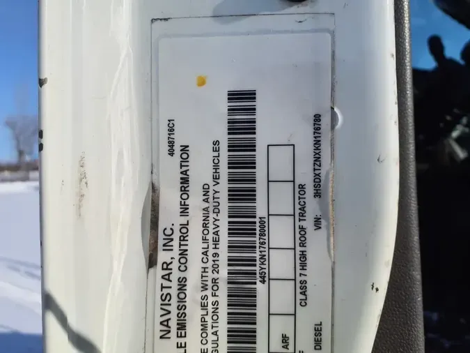 2019 NAVISTAR INTERNATIONAL RH613 DAYCAB S/A