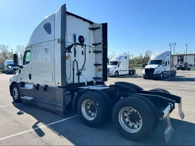 2021 FREIGHTLINER CASCADIA CA126