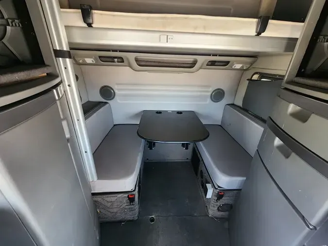 2024 VOLVO VNL64T860