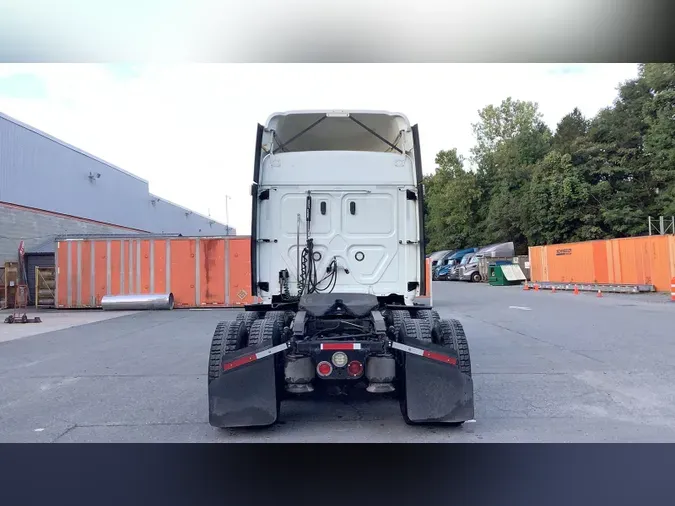 2020 Freightliner Cascadia 126