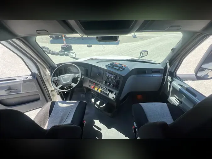 2021 Freightliner Cascadia 126