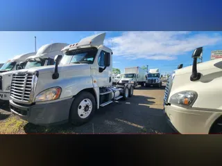 2015 Freightliner CASCADIA 125