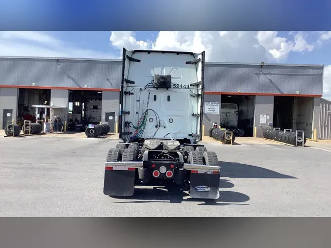 2022 Freightliner Cascadia 126
