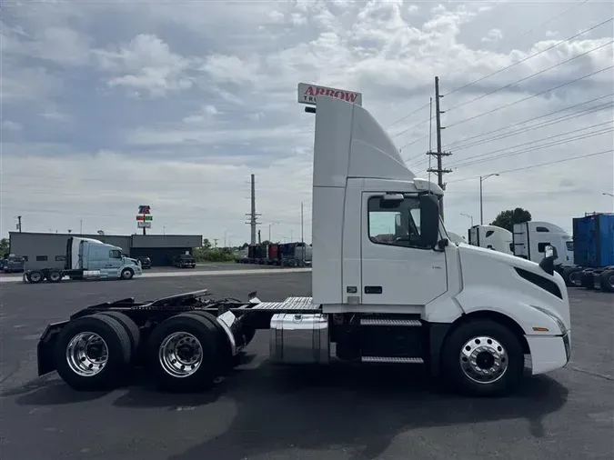 2019 VOLVO VNL300