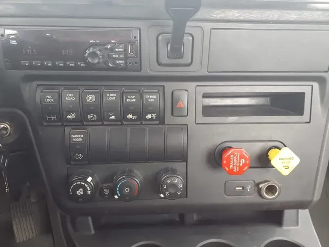 2019 NAVISTAR INTERNATIONAL LT625 DAYCAB T/Af720af10539a83a48388b987441ea00d