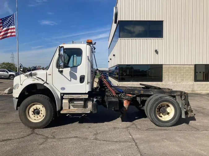 2016 Freightliner M2 106